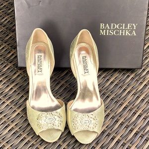 Badgley Mischka Gold Leather Peeptoe Pumps SIZE 6.5